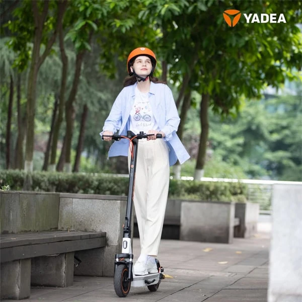 Yadea KS5 Scooter White&Black